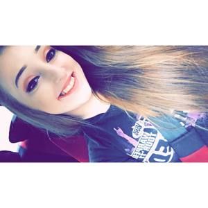 Meet your Posher, Chloe